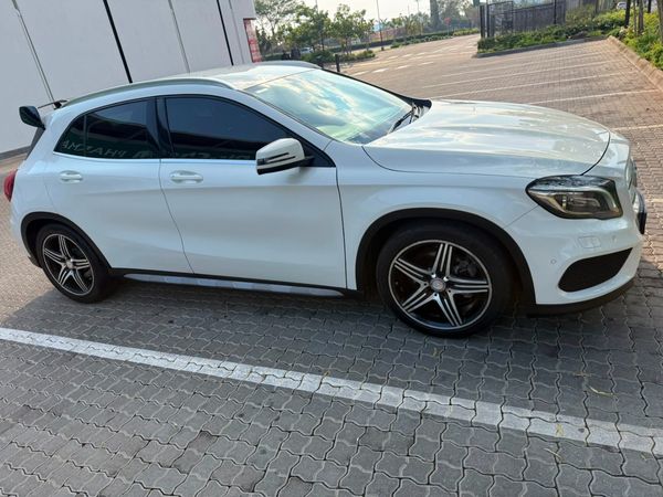 2016-Mercedes-Benz-GLA-200-CDI-Auto image:1