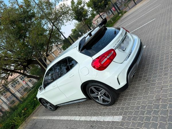 2016-Mercedes-Benz-GLA-200-CDI-Auto image:2