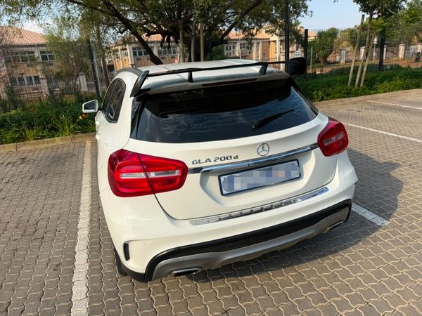 2016-Mercedes-Benz-GLA-200-CDI-Auto image:3