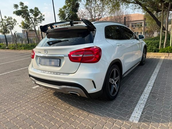 2016-Mercedes-Benz-GLA-200-CDI-Auto image:4