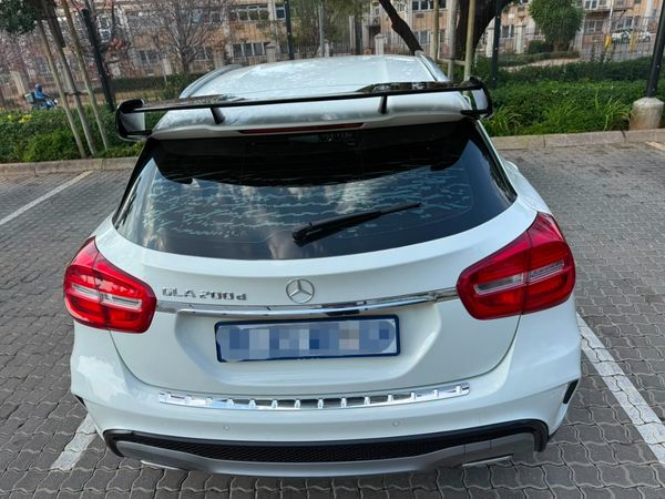 2016-Mercedes-Benz-GLA-200-CDI-Auto image:5