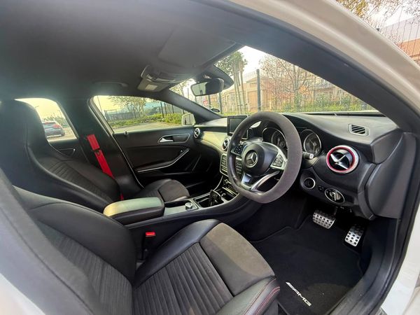 2016-Mercedes-Benz-GLA-200-CDI-Auto image:7