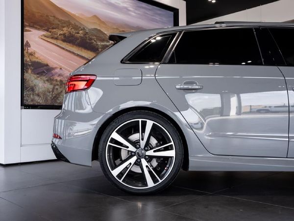2021-Audi-RS3-Sportback-quattro image:12