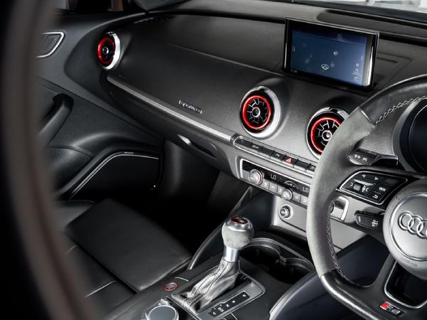 2021-Audi-RS3-Sportback-quattro image:17
