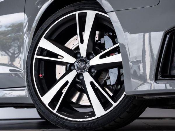 2021-Audi-RS3-Sportback-quattro image:4