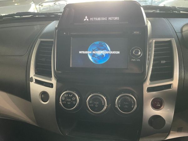 2015-Mitsubishi-Pajero-Sport-25D-Auto image:11