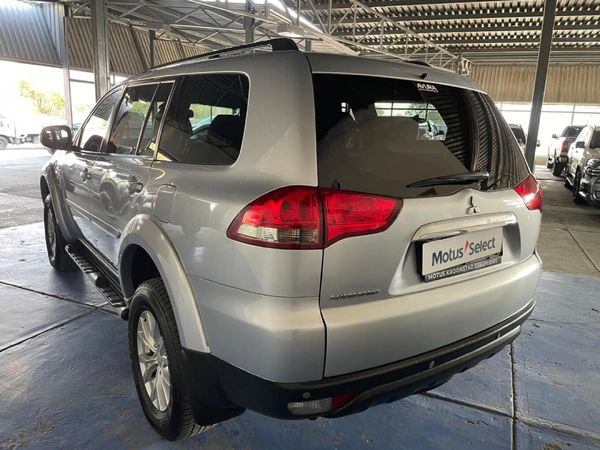 2015-Mitsubishi-Pajero-Sport-25D-Auto image:4