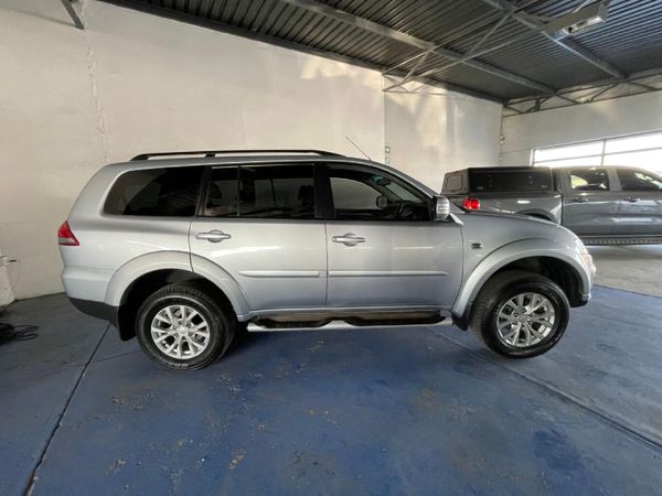 2015-Mitsubishi-Pajero-Sport-25D-Auto image:7
