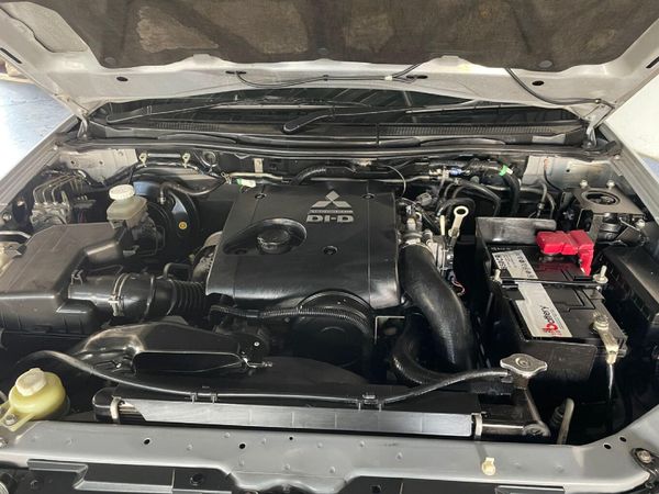 2015-Mitsubishi-Pajero-Sport-25D-Auto image:8