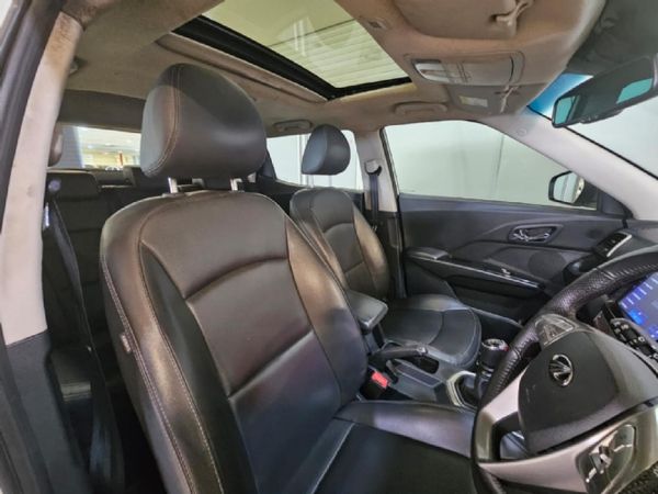 2024-Mahindra-XUV-300-12T-W8 image:9