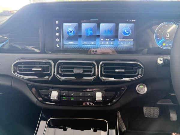 2026-Foton-Tunland-20T-G7-Luxury-Double-Cab-Auto image:9