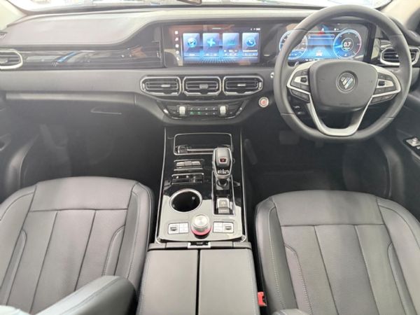 2026-Foton-Tunland-20T-G7-Luxury-Double-Cab-Auto image:4