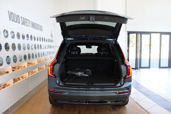 2026-Volvo-XC90-B5-AWD-Ultra-Dark image:10