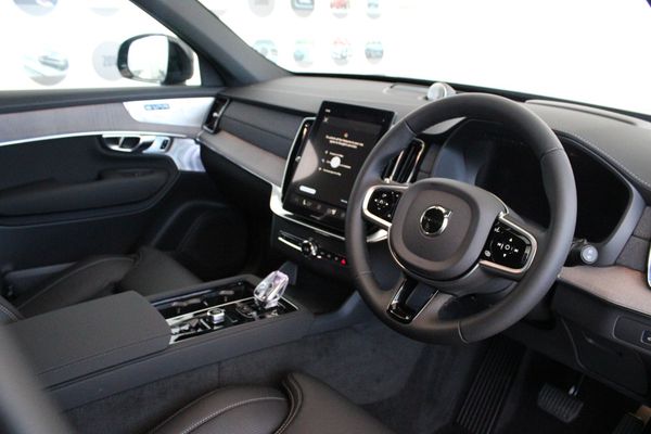 2026-Volvo-XC90-B5-AWD-Ultra-Dark image:12