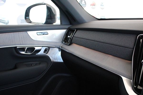 2026-Volvo-XC90-B5-AWD-Ultra-Dark image:13