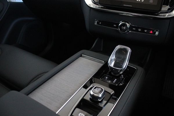 2026-Volvo-XC90-B5-AWD-Ultra-Dark image:15