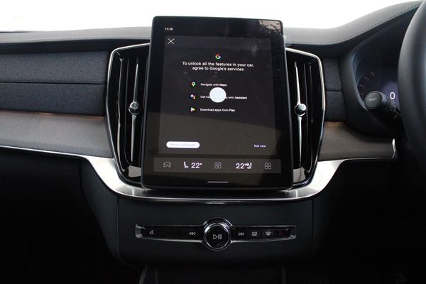 2026-Volvo-XC90-B5-AWD-Ultra-Dark image:16