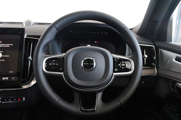 2026-Volvo-XC90-B5-AWD-Ultra-Dark image:19