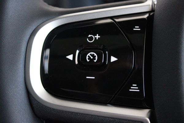 2026-Volvo-XC90-B5-AWD-Ultra-Dark image:22