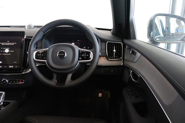 2026-Volvo-XC90-B5-AWD-Ultra-Dark image:24
