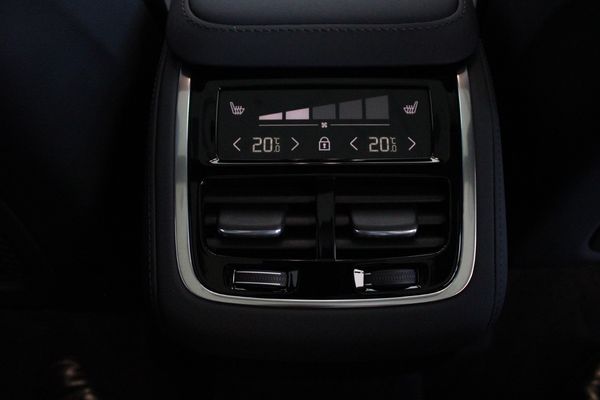 2026-Volvo-XC90-B5-AWD-Ultra-Dark image:25