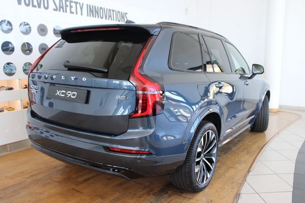 2026-Volvo-XC90-B5-AWD-Ultra-Dark image:2