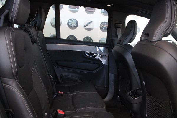 2026-Volvo-XC90-B5-AWD-Ultra-Dark image:5