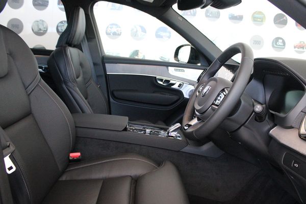 2026-Volvo-XC90-B5-AWD-Ultra-Dark image:6