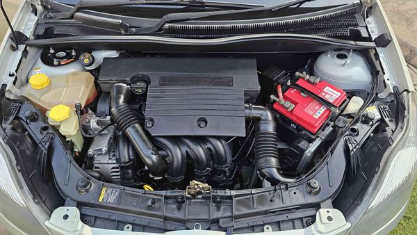2011-Ford-Figo-14-Ambiente image:10