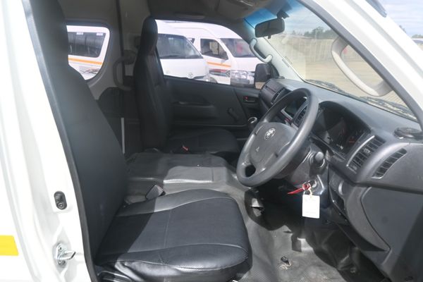 2021-Toyota-Quantum-25-D-4D-Sesfikile-16-seat image:9