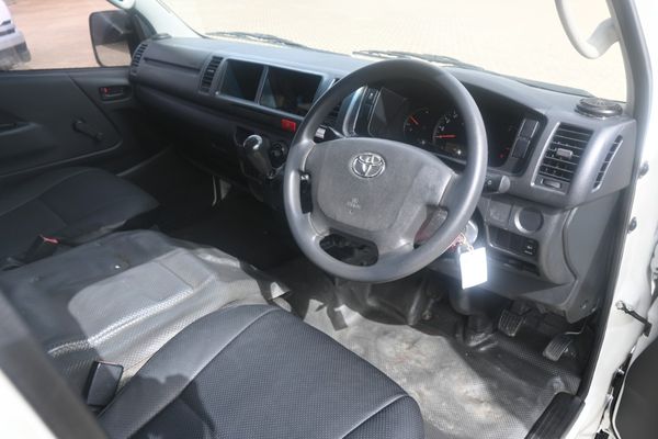 2021-Toyota-Quantum-25-D-4D-Sesfikile-16-seat image:10