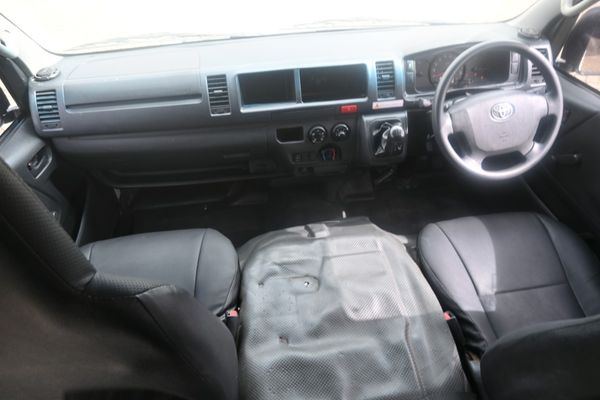 2021-Toyota-Quantum-25-D-4D-Sesfikile-16-seat image:8