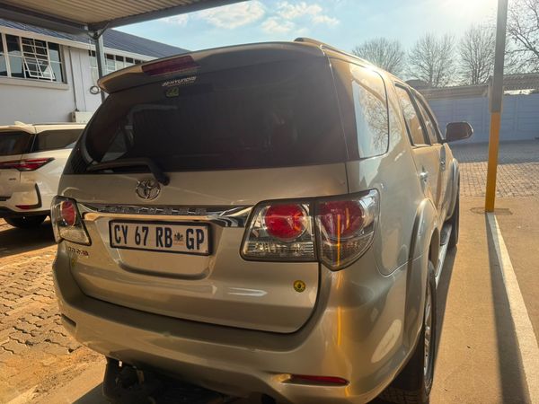 2014-Toyota-Fortuner-30-D-4D-Raised-Body-Auto image:5
