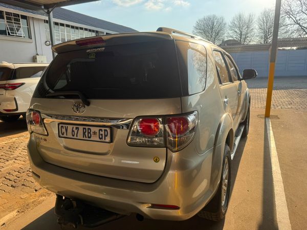 2014-Toyota-Fortuner-30-D-4D-Raised-Body-Auto image:7