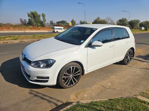 2014-Volkswagen-Golf-VII-14-TSI-Comfortline-Auto image:7