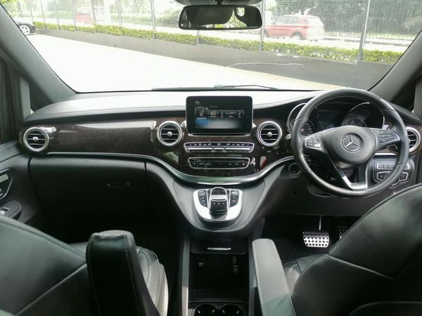 2018-Mercedes-Benz-V-Class-V-250-Bluetec-Avantgarde-Auto image:10