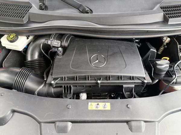 2018-Mercedes-Benz-V-Class-V-250-Bluetec-Avantgarde-Auto image:11