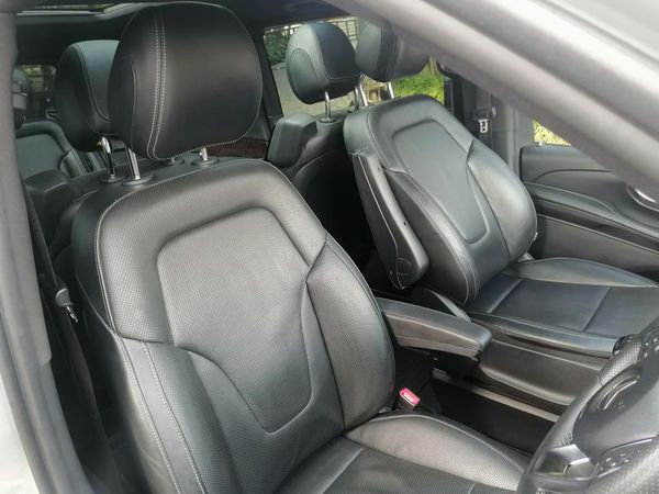 2018-Mercedes-Benz-V-Class-V-250-Bluetec-Avantgarde-Auto image:5