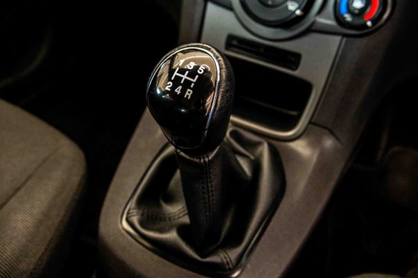 2018-Ford-Fiesta-10-EcoBoost-Ambiente-5-dr image:13