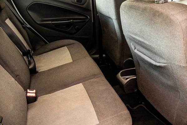 2018-Ford-Fiesta-10-EcoBoost-Ambiente-5-dr image:16
