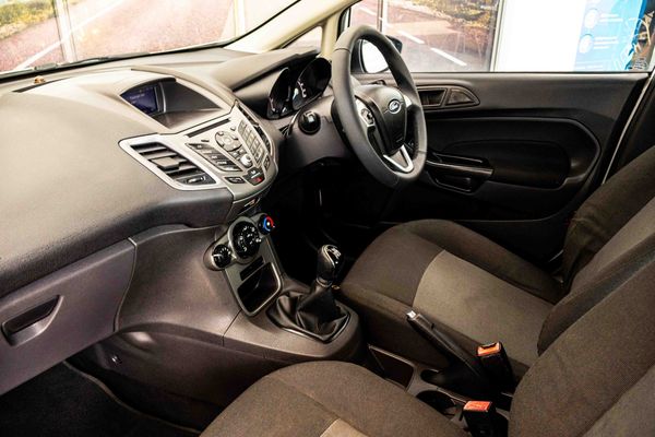2018-Ford-Fiesta-10-EcoBoost-Ambiente-5-dr image:19