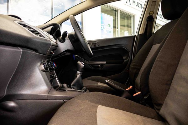 2018-Ford-Fiesta-10-EcoBoost-Ambiente-5-dr image:20