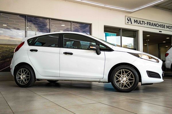 2018-Ford-Fiesta-10-EcoBoost-Ambiente-5-dr image:3