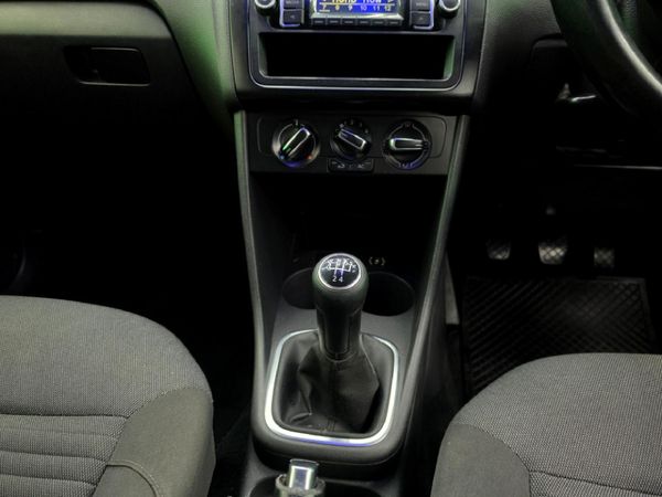 2012-Volkswagen-Polo-14-Comfortline-5-dr image:9