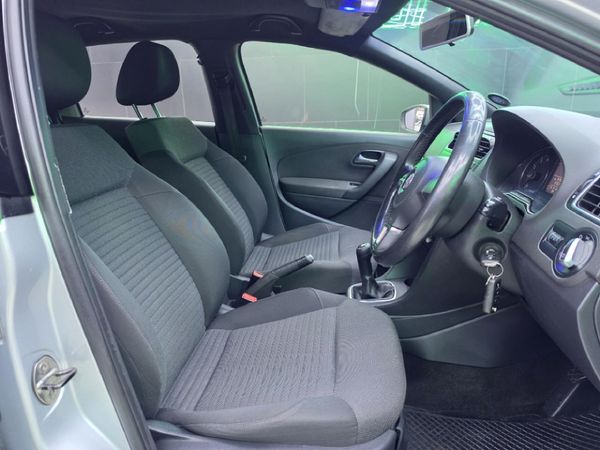2012-Volkswagen-Polo-14-Comfortline-5-dr image:11