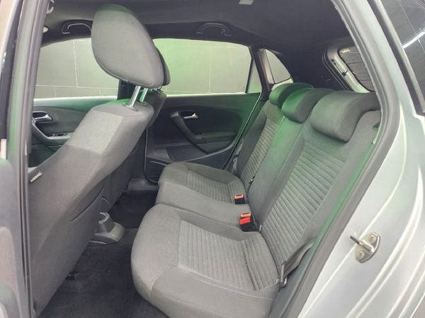 2012-Volkswagen-Polo-14-Comfortline-5-dr image:15