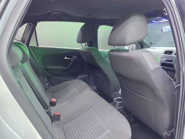 2012-Volkswagen-Polo-14-Comfortline-5-dr image:16