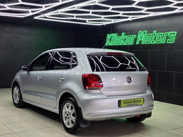 2012-Volkswagen-Polo-14-Comfortline-5-dr image:3