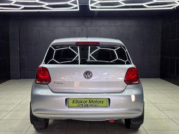 2012-Volkswagen-Polo-14-Comfortline-5-dr image:4