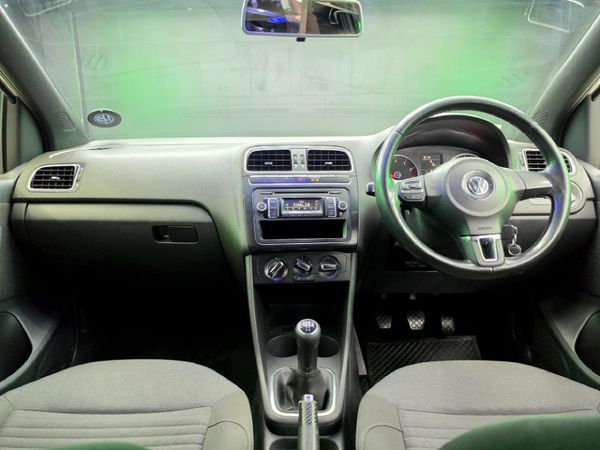 2012-Volkswagen-Polo-14-Comfortline-5-dr image:6